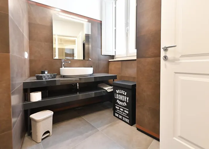 Palazzo Degli Stemmi 4*