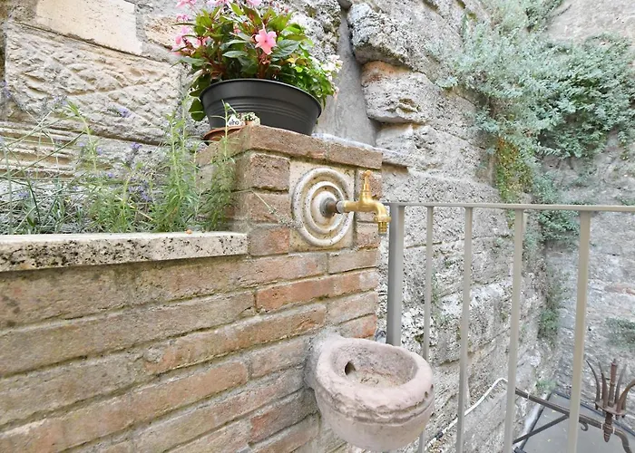 Palazzo Degli Stemmi 4* Todi